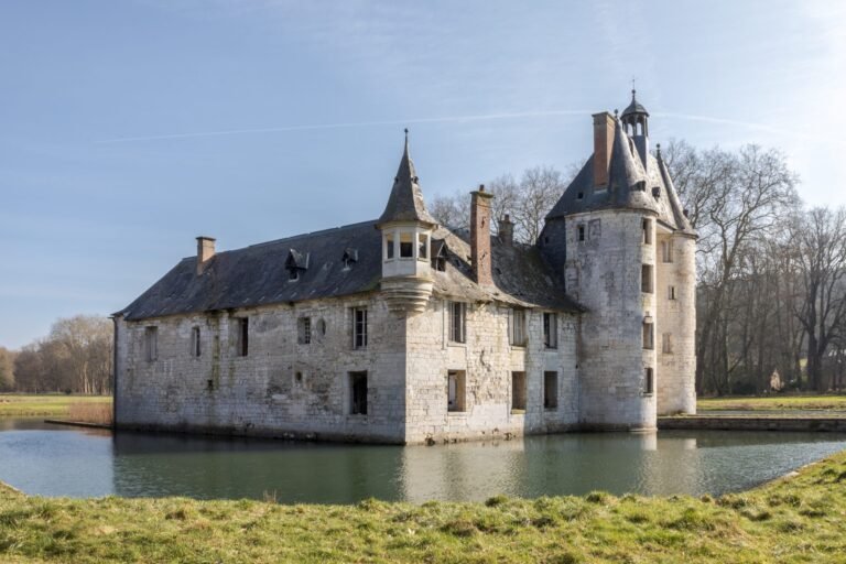 Séjour nature près de Biotropica : découvrez le Domaine de Logempré à Pont-Saint-Pierre